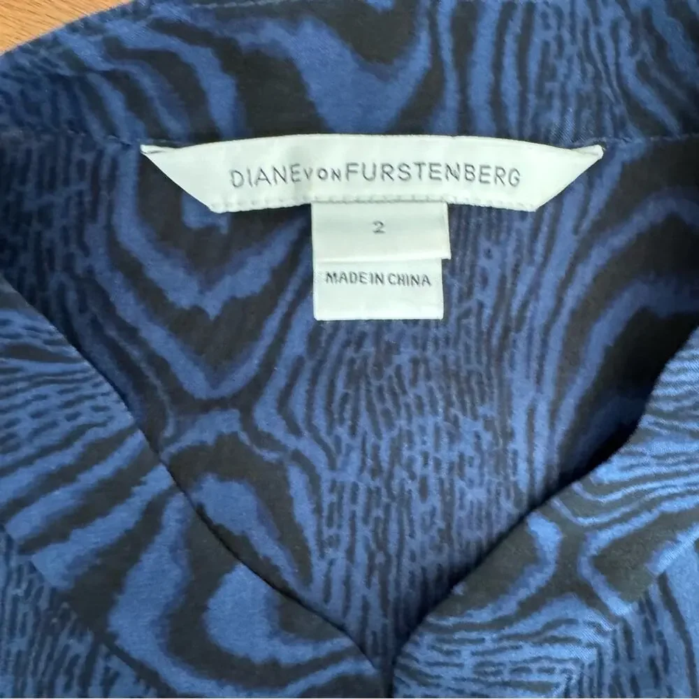 DIANE von FURSTENBERG Silk Blue Woodgrain Button-Up Shirt